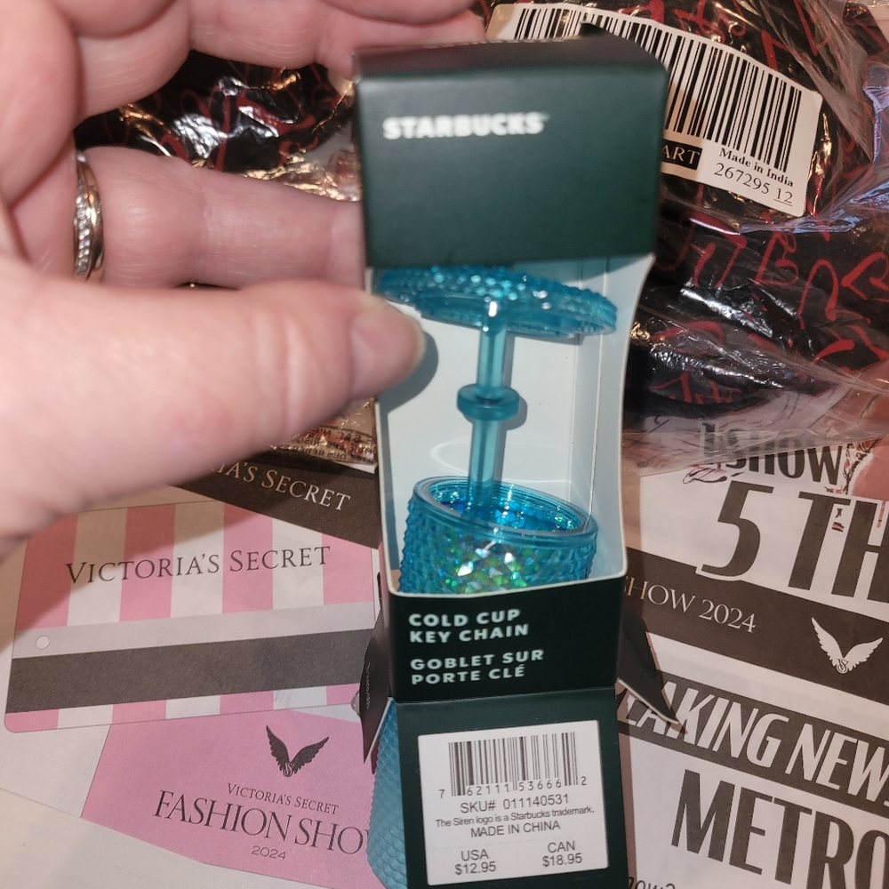 Starbucks keychain cups and the lid comes off sold separately - Picture 4 of 4